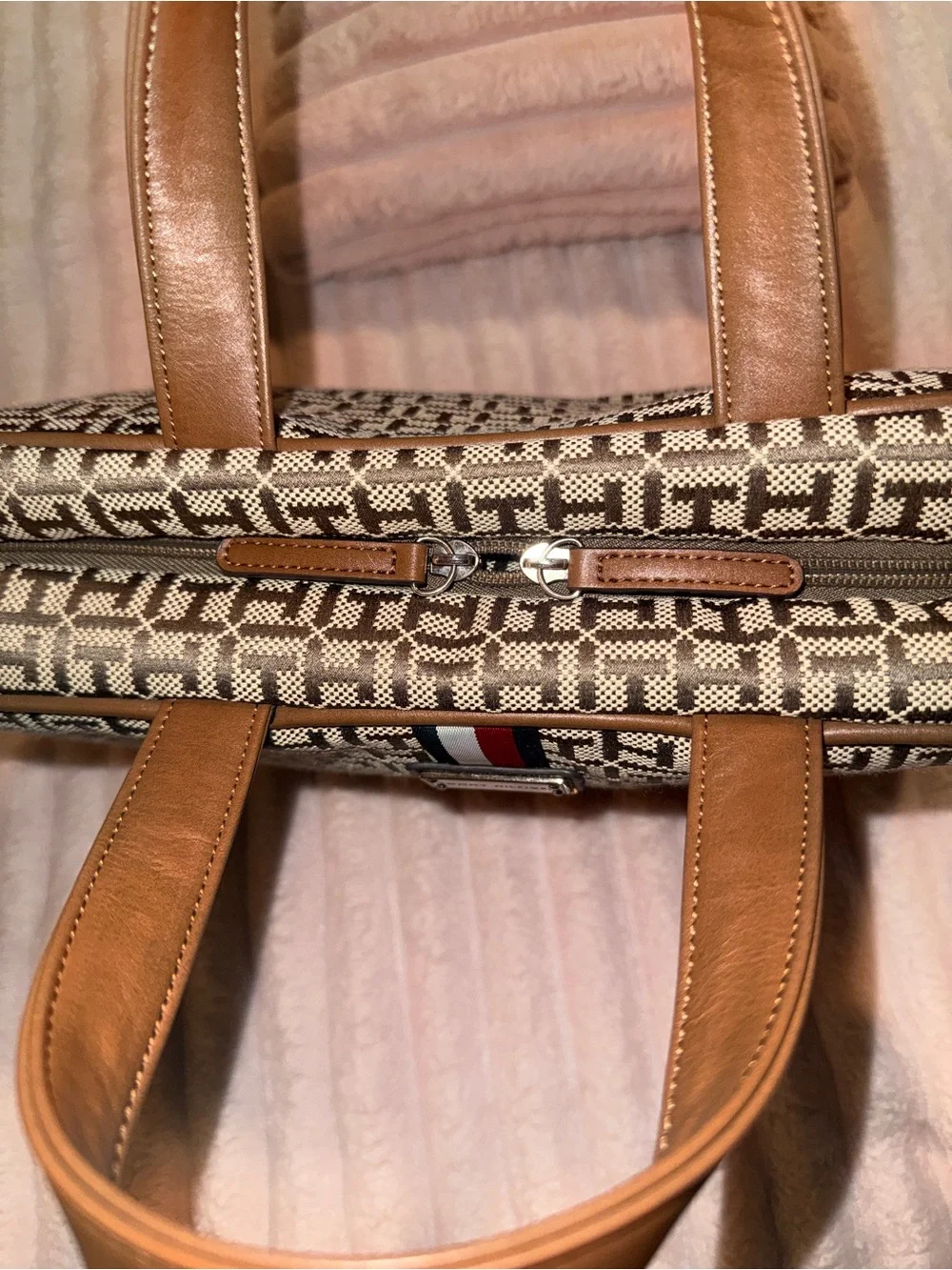 Tommy Hilfiger Monogram Jacquard Toiletry Cosmetic Travel Bag NWOT